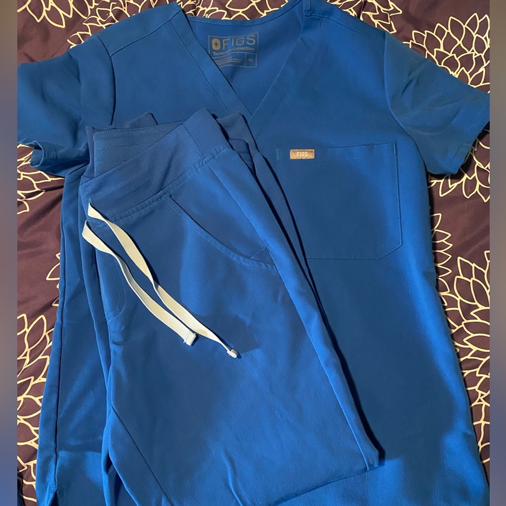 Figs Royal blue scrub set